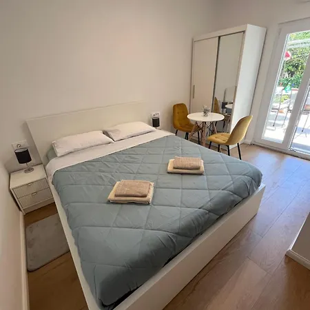 Apartment Oasis For Two, 30 Meters From Sea